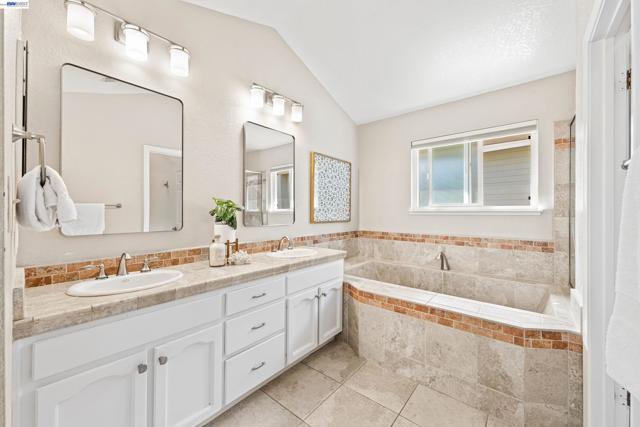 47 Summer Hill Court, Danville CA: https://media.crmls.org/mediaz/366a4d88-3863-4e07-b5fd-0e187387cdeb.jpg