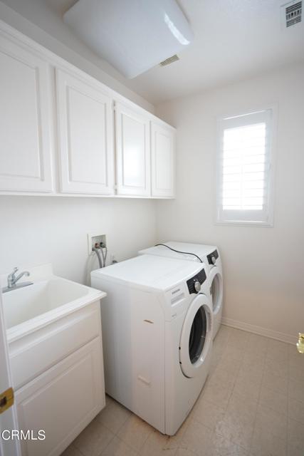 341 Spring Park Road, Camarillo CA: https://media.crmls.org/mediaz/366a8790-0d2f-47ed-a3f4-f12f6d9b9666.jpg