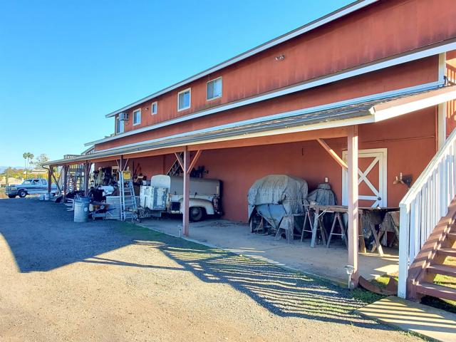 17910 Bluegrass Road, Ramona CA: https://media.crmls.org/mediaz/366a9db0-0f87-4b5a-b89f-223ed716ec30.jpg