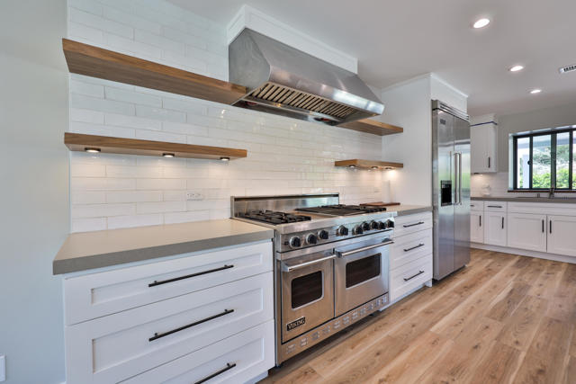 32299 Whispering Palms Trail, Cathedral City CA: https://media.crmls.org/mediaz/366b517e-91ce-47c1-a5da-8c616a12a94d.jpg