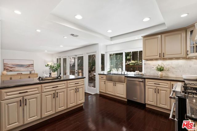 Drew Fenton | 2880 Woodwardia Drive Los Angeles CA | MLS: 7374949