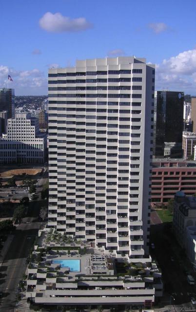 700 Front St, San Diego CA: https://media.crmls.org/mediaz/366bbb5d-7e93-4099-b282-d1c778352b6a.jpg