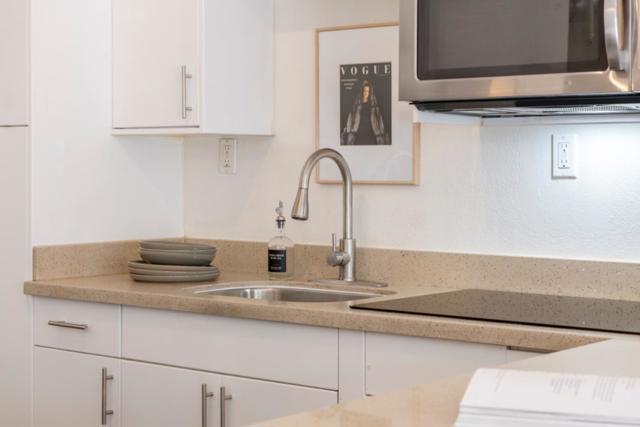 850 W Grand Avenue, Oakland CA: https://media.crmls.org/mediaz/366bc33a-5702-466d-b9f7-07554c0117e1.jpg