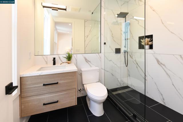 3169 Washington St, San Francisco CA: https://media.crmls.org/mediaz/366d0b19-de8b-4969-9f00-b7e6bed0a9ec.jpg