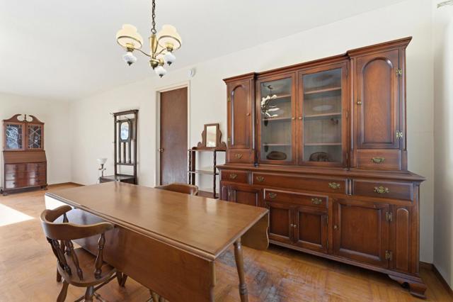 3915 Kingridge Drive, San Mateo CA: https://media.crmls.org/mediaz/366d0d8f-7c67-488d-b959-7e6767f13d6b.jpg