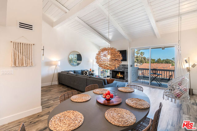 28374 Rey De Copas Lane, Malibu CA: https://media.crmls.org/mediaz/366dbb99-64c9-4341-bab1-5b53566d326a.jpg