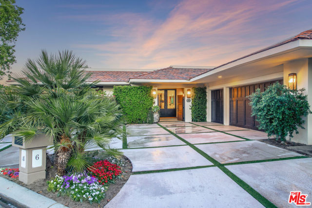 6 Exeter Court, Rancho Mirage CA: https://media.crmls.org/mediaz/366dc65d-7773-4bb9-be2f-c8f112de5eb0.jpg