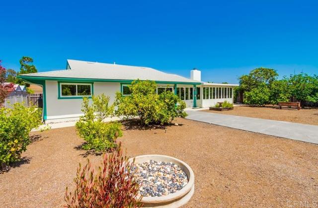 12919 Evalyn Place, Poway CA: https://media.crmls.org/mediaz/366de8b7-6475-4128-a3c8-3e2459754265.jpg