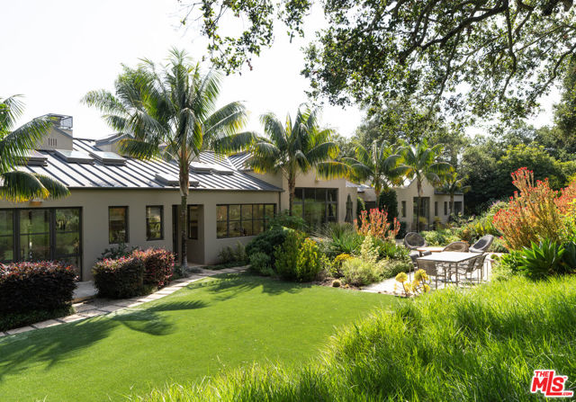 796 Hot Springs Road, Montecito CA: https://media.crmls.org/mediaz/366e1246-c561-4abc-b02b-87d8dedbdd09.jpg