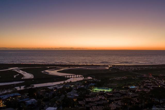 12994 Via Esperia, Del Mar CA: https://media.crmls.org/mediaz/366e65e2-312b-4dd9-9a29-ca54b1771ba9.jpg