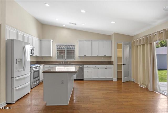 908 Valerie Lane, Tehachapi CA: https://media.crmls.org/mediaz/366efd8e-9434-4a0f-9f04-dc88fee27fdc.jpg