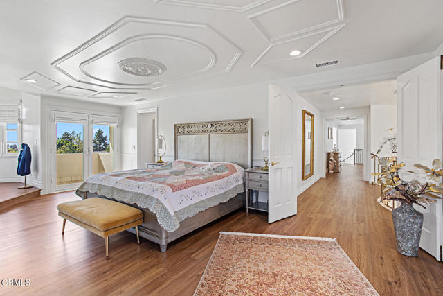 848 Greenridge Drive, La Canada Flintridge CA: https://media.crmls.org/mediaz/366f1169-9c25-4734-a720-906bd6e029f7.jpg