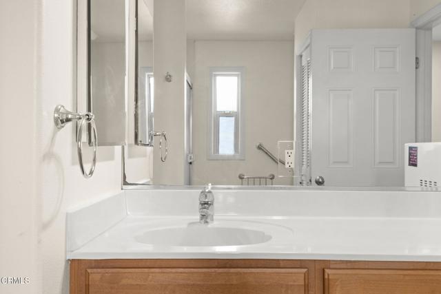 142 Poinsettia Gardens Drive, Ventura CA: https://media.crmls.org/mediaz/366fb55f-de9b-4293-90dd-1b5b7b598ba5.jpg