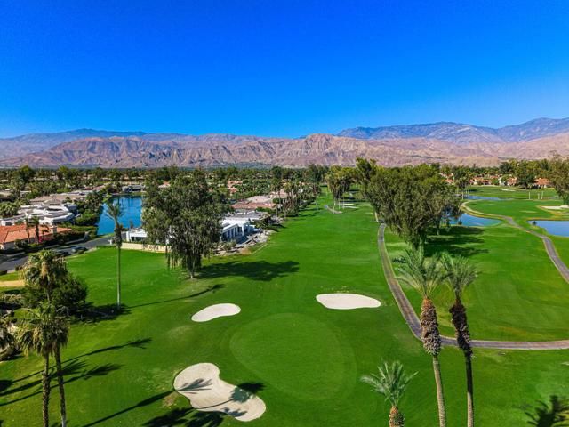 12115 Turnberry Drive, Rancho Mirage CA: https://media.crmls.org/mediaz/366fb8c5-f324-4908-9033-2bb94296fac4.jpg
