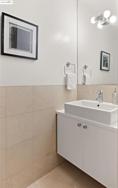 1406 San Pablo Ave, Berkeley CA: https://media.crmls.org/mediaz/366fe0f6-88c3-4c10-8579-8d690be8e360.jpg