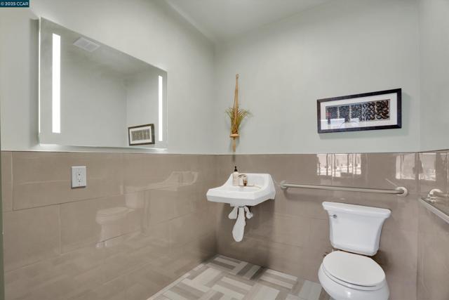 640 State Highway 12, Rio Vista CA: https://media.crmls.org/mediaz/3670172d-0958-449c-9ea4-3a5358636f9f.jpg