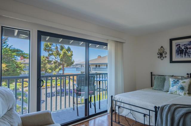 39 La Playa Street, Monterey CA: https://media.crmls.org/mediaz/36708fd3-72f5-4569-9284-9db6763bf7c0.jpg