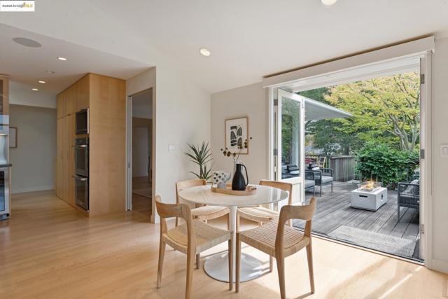 64 Crest Rd, Piedmont CA: https://media.crmls.org/mediaz/36709766-7530-413c-ae12-39af335fa297.jpg