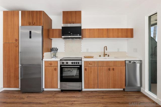 Image 9 of 52 For 4627 Park Dr