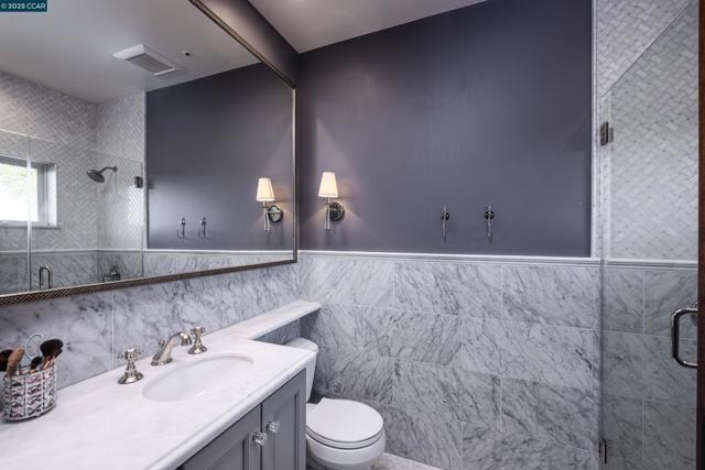 42 Tappan Ln, Orinda CA: https://media.crmls.org/mediaz/3670a6c0-4fd5-4c87-a88d-23ee2c26c24e.jpg