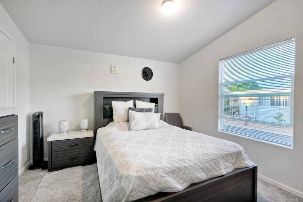 2700 E Valley Pkwy - photo 17