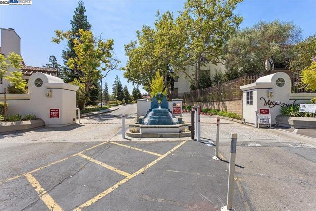21103 Gary Dr, Hayward CA: https://media.crmls.org/mediaz/36724f36-e597-45b2-86db-775af0ff42f6.jpg