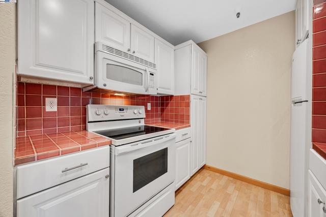 1308 Walden Rd, Walnut Creek CA: https://media.crmls.org/mediaz/36725730-a423-454f-b756-eabe995ef170.jpg