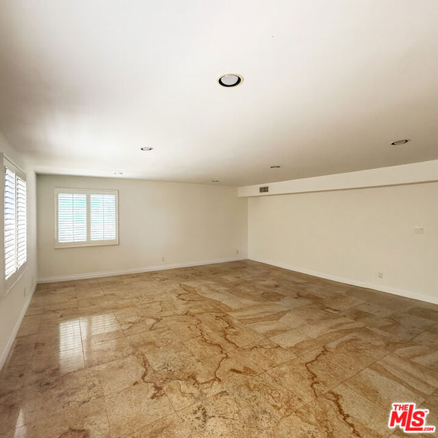 15020 Encanto Drive, Sherman Oaks CA: https://media.crmls.org/mediaz/36726ee6-0f42-4d80-9552-8465941c2306.jpg