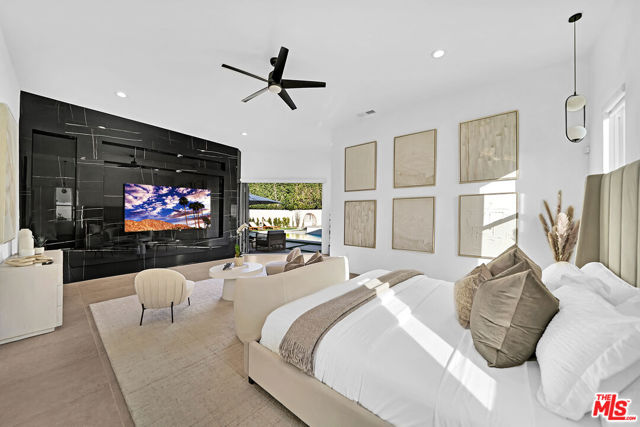 456 E Sonora Road, Palm Springs CA: https://media.crmls.org/mediaz/3672e655-1db2-4457-b19c-74c8ebcdf2f1.jpg