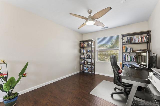 1055 Forest Hill Pl, Chula Vista CA: https://media.crmls.org/mediaz/367320a1-44ca-4fcd-9a8e-04b5dfd3b655.jpg