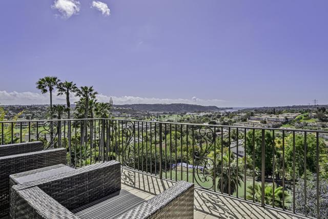 7335 El Fuerte St, Carlsbad CA: https://media.crmls.org/mediaz/367370ee-8428-4ac8-b2f1-793718fb7b7b.jpg