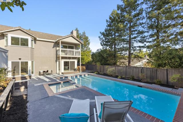 25 Mackenzie, Danville CA: https://media.crmls.org/mediaz/36740dc5-84e5-4c3e-b7b1-7285381f2b90.jpg