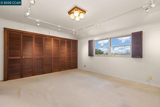 37 La Madronal, Orinda CA: https://media.crmls.org/mediaz/36746e6b-e029-4458-848c-434d86ed9907.jpg