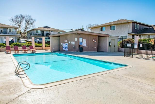 Home for Sale in Lakeside