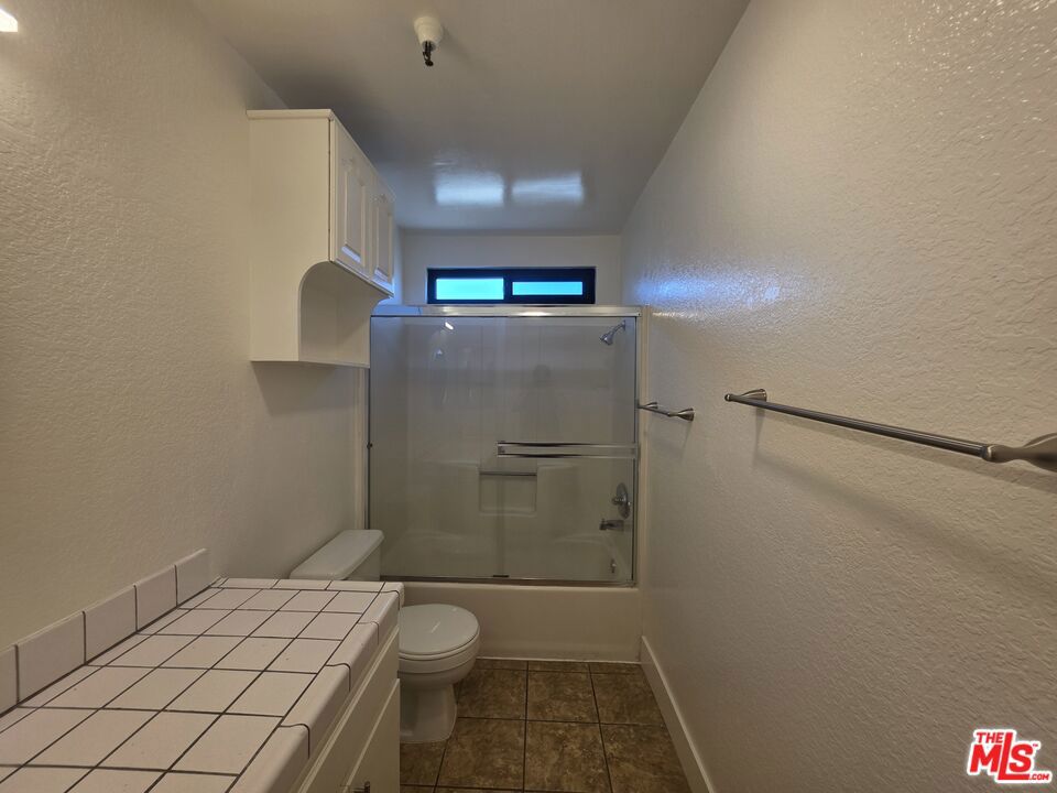 https://media.crmls.org/mediaz/36748b0b-d94a-43e9-9a10-08793df61f54.jpg?preset=X-Large