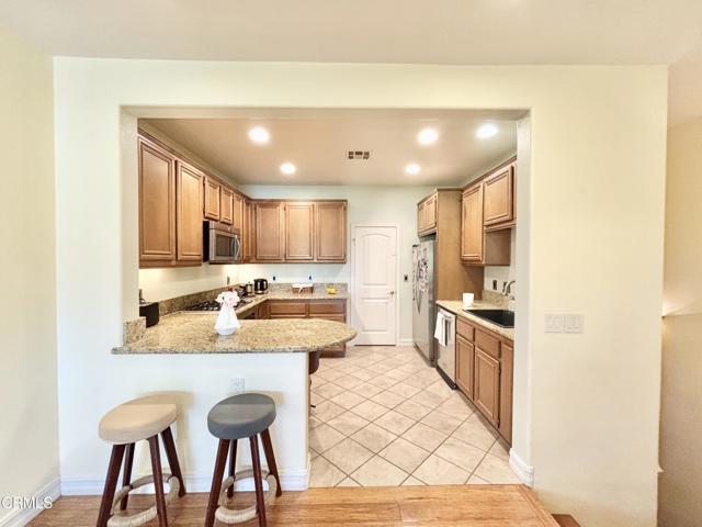 1430 Windshore Way, Oxnard CA: https://media.crmls.org/mediaz/3674ae3d-c061-4b4f-bbf7-063ebc0f9bb9.jpg