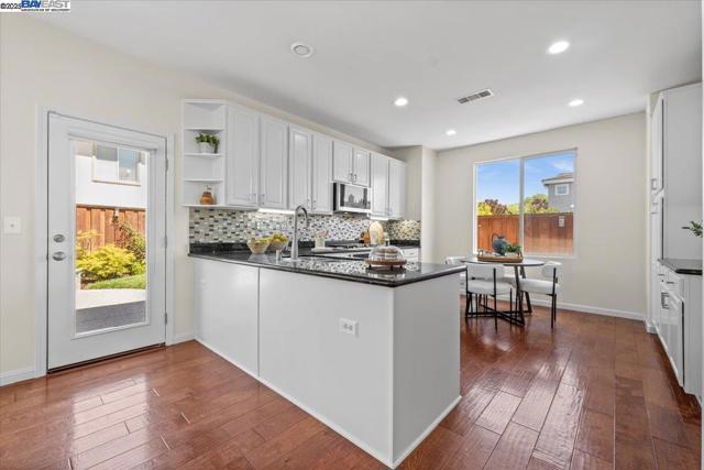 4775 Mahogany St, Dublin CA: https://media.crmls.org/mediaz/3674bc03-34c1-441d-89dd-2ecaa6b403a2.jpg