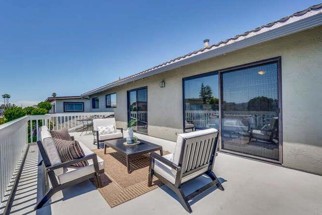 998 Flying Fish Street, Foster City CA: https://media.crmls.org/mediaz/3674f1d8-ac16-403e-aac4-2799b71ef81e.jpg