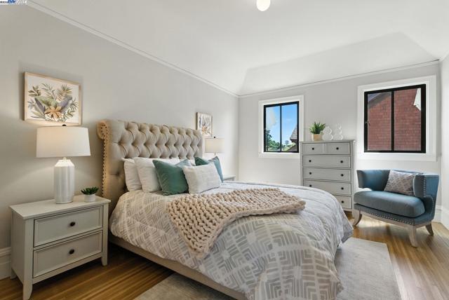 1247 Sherman, Alameda CA: https://media.crmls.org/mediaz/3675039e-06a0-4cc9-93e9-21f168f78848.jpg