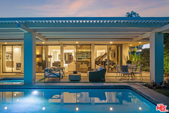 6 Exeter Court, Rancho Mirage CA: https://media.crmls.org/mediaz/3675559a-f8f9-4b3b-ac3b-a785c79742f0.jpg