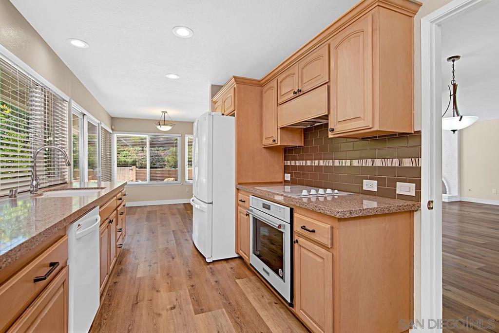 MLS #250030798SD img 14