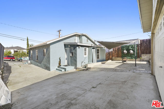 3852 Woolwine Drive, Los Angeles CA: https://media.crmls.org/mediaz/36767ea6-3777-496b-86f4-6e3e4db1f3b3.jpg