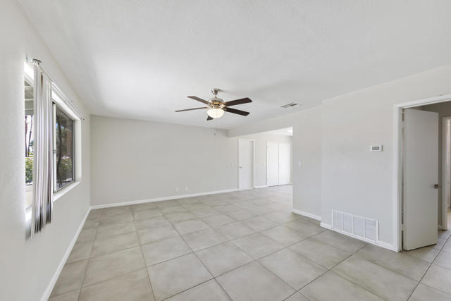 73765 Catalina Way, Palm Desert CA: https://media.crmls.org/mediaz/3676e00f-18cf-4d5c-8fef-d6bb765f2203.jpg