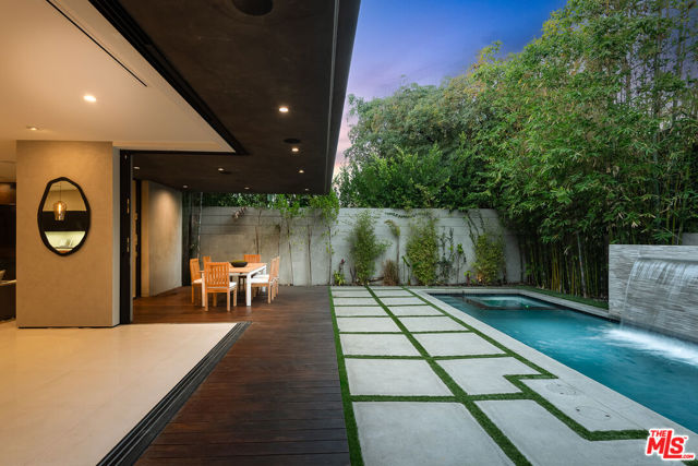 428 N La Jolla Avenue, Los Angeles CA: https://media.crmls.org/mediaz/36770a38-73c7-4165-8030-e0b4559333e7.jpg