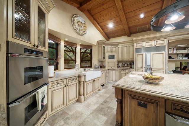 49518 Hidden Valley N Trail, Indian Wells CA: https://media.crmls.org/mediaz/36779716-1a4c-4a09-aff7-ed96d2e8a44e.jpg