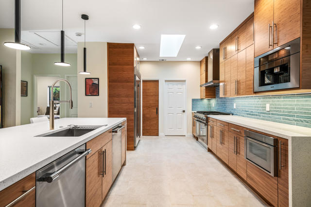 1399 N ViA Donna, Palm Springs CA: https://media.crmls.org/mediaz/3677bf00-4826-4239-8880-3732f0c75c00.jpg