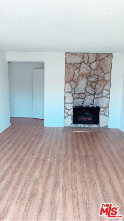 11081 ROSE Avenue, Los Angeles CA: https://media.crmls.org/mediaz/3677d8fa-0dbe-4f8b-9dc3-4c853f06f8c9.jpg