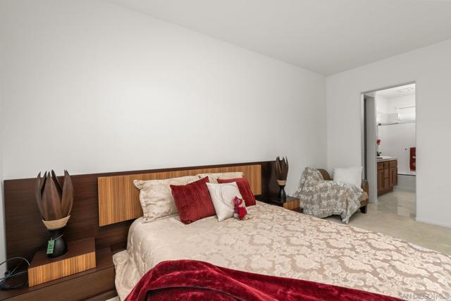 13033 Lamia Point, San Diego CA: https://media.crmls.org/mediaz/3677de11-240c-49a0-b662-5bca339e9439.jpg