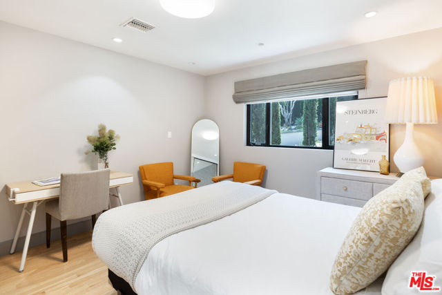 1256 Beverly Green Drive, Beverly Hills CA: https://media.crmls.org/mediaz/36781ff3-955a-47af-a08e-a39266703a6b.jpg