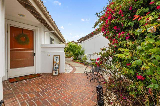 4695 Adra Way, Oceanside CA: https://media.crmls.org/mediaz/3678b914-2081-4f55-aa29-ab974c287470.jpg